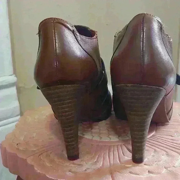 Audrey Brooke booties - Picture 3 of 5